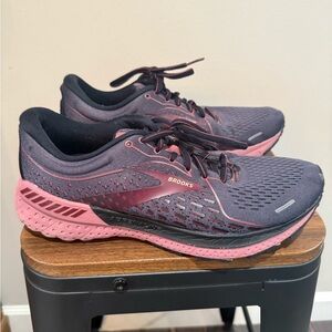 Brooks Adrenaline GTS 21 women's Size 10 running shoes Athletic